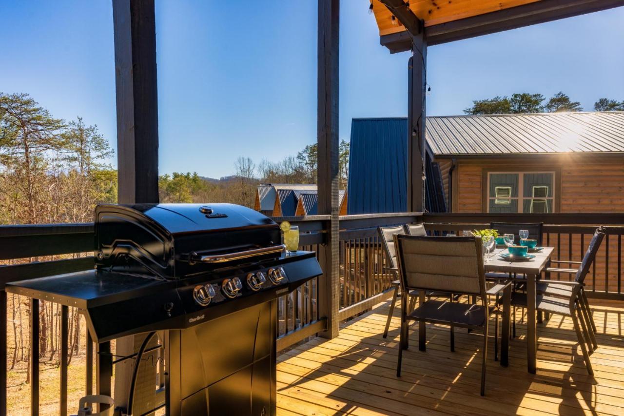 Private Indoor Pool Cabin W/ Game Room & Hot Tub! ピジョンフォージ エクステリア 写真