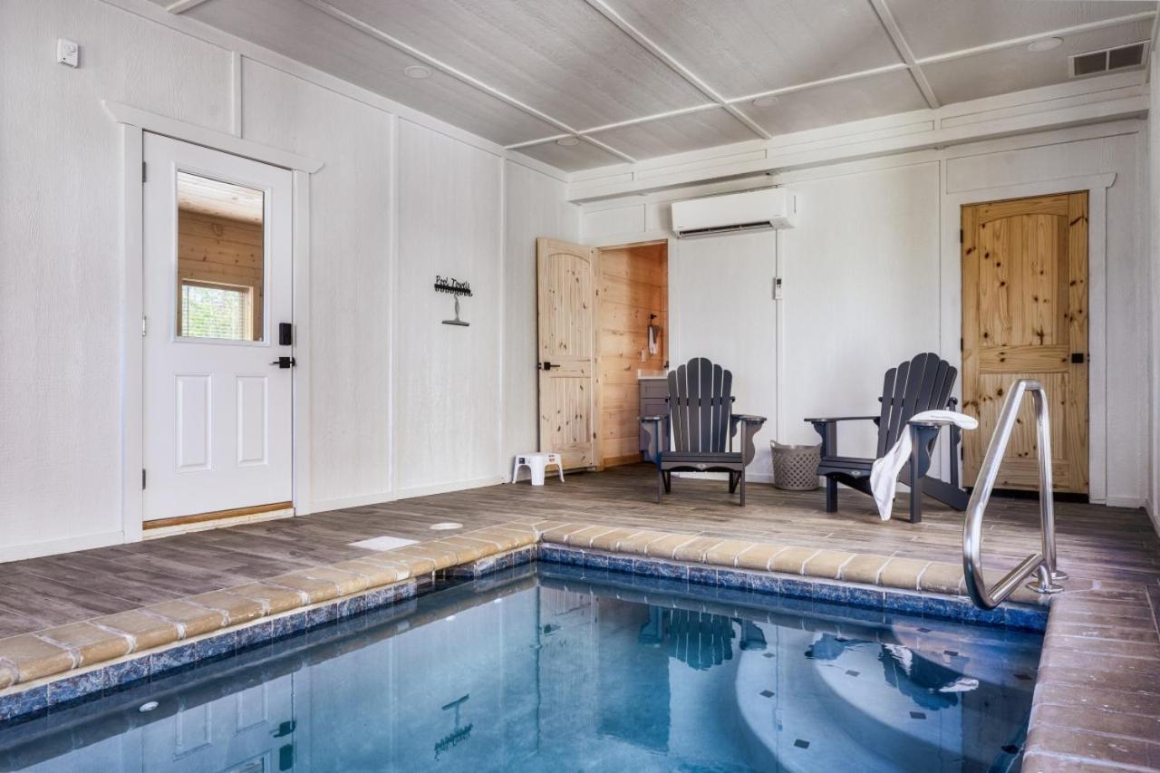 Private Indoor Pool Cabin W/ Game Room & Hot Tub! ピジョンフォージ エクステリア 写真